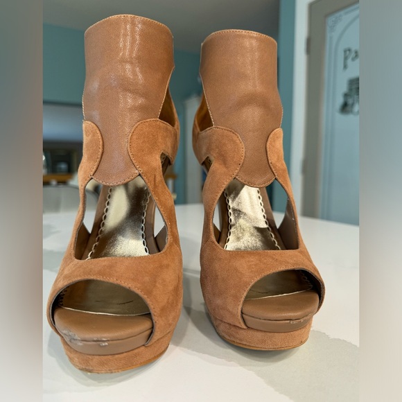 Bebe Cassandra booties.  Size 7 - Picture 2 of 14